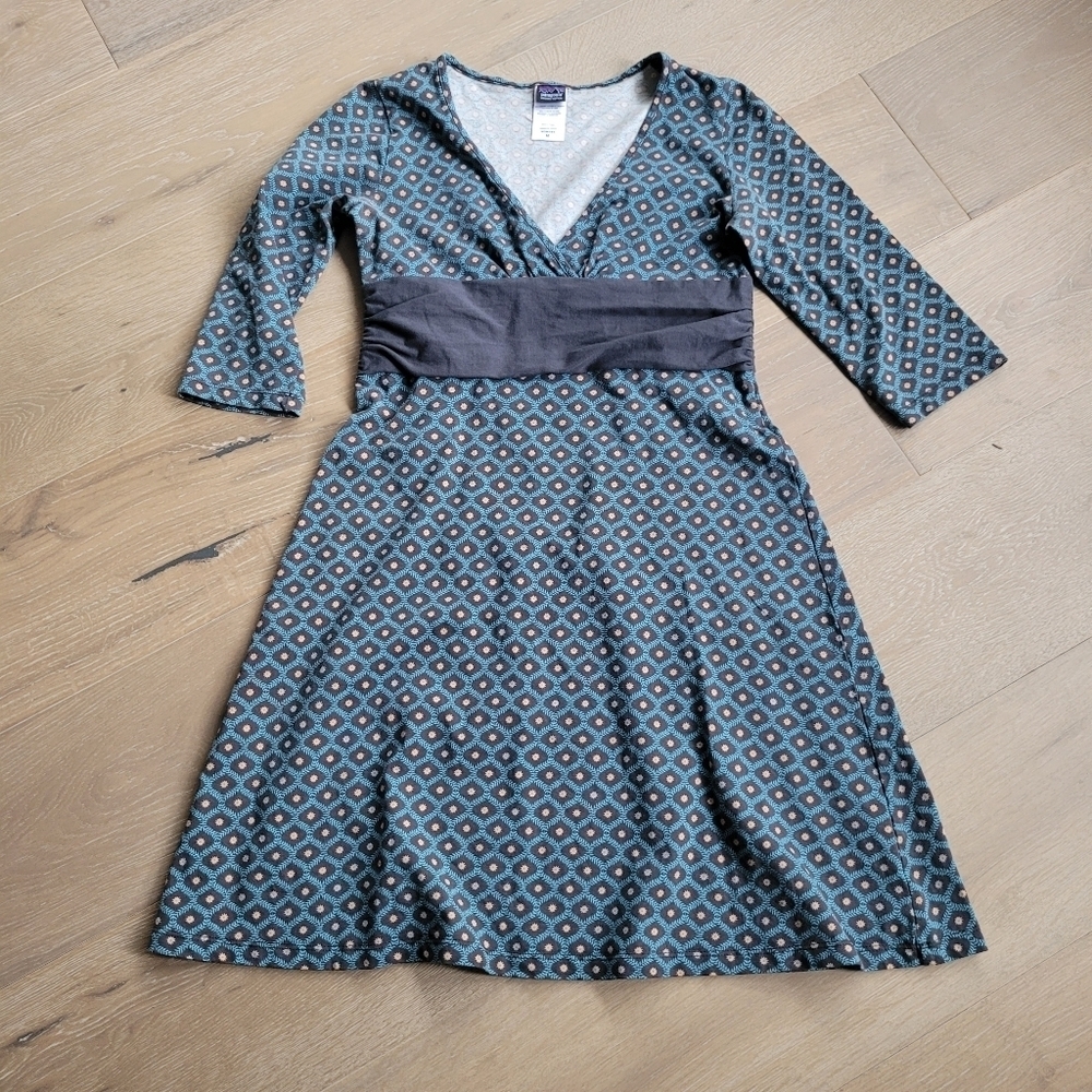 Patagonia Dress Women's sz M Margot Green/Black 3/4 Sleeve V-neck Geometric
